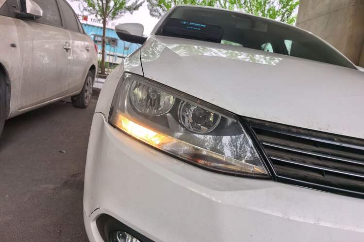 Used Volkswagen Sagitar 2014 Revised Version 1.6L Automatic Comfort Edition Right Front Headlight
