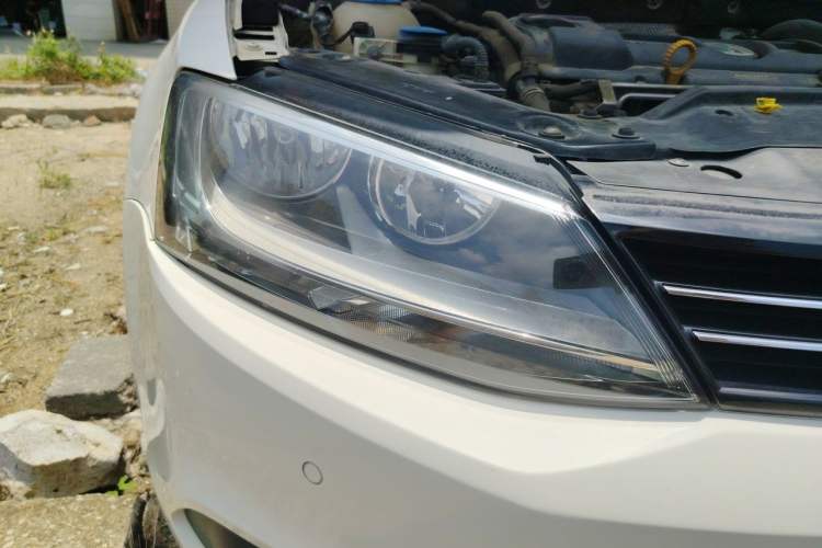 Used Volkswagen Sagitar 2014 Revised Version 1.4TSI Automatic Luxury Edition Right Front Headlight
