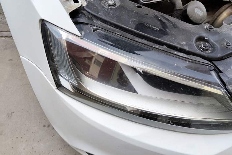 Used Volkswagen Sagitar 2014 Revised Version 1.4TSI Automatic Fashion Edition Right Front Headlight