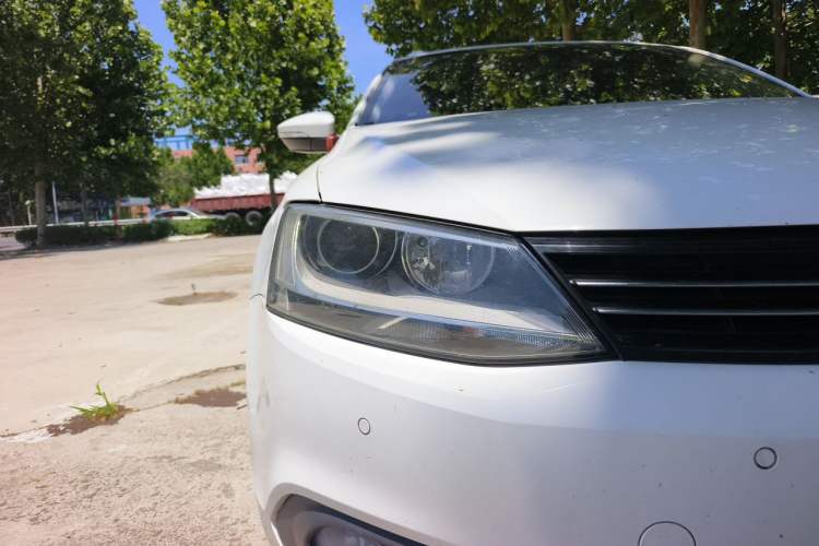 Used Volkswagen Sagitar 2014 Revised Version 1.4TSI Manual Luxury Edition Right Front Headlight