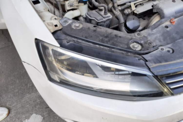 Used Volkswagen Sagitar 2014 Revised Version 1.4TSI Manual Luxury Edition Right Front Headlight