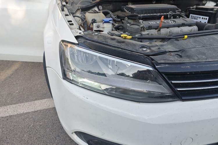 Used Volkswagen Sagitar 2014 Revised Version 1.6L Manual Comfort Edition Right Front Headlight
