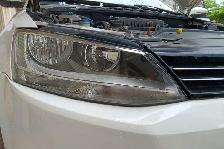 Used Volkswagen Sagitar 2014 Revised Version 1.6L Manual Comfort Edition Right Front Headlight