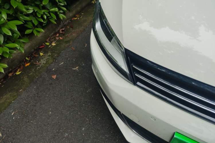 Used Volkswagen Sagitar 2014 Revised Version 1.4TSI Automatic Luxury Edition Right Front Headlight