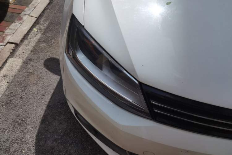 Used Volkswagen Sagitar 2014 Revised Version 1.6L Manual Leading Edition Right Front Headlight