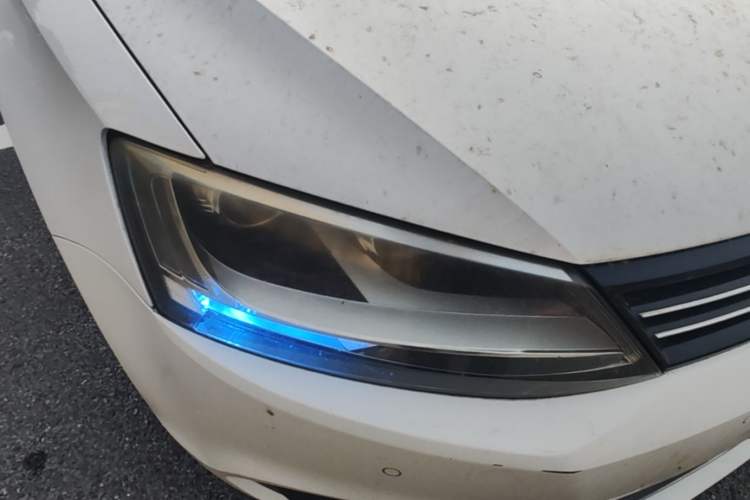 Used Volkswagen Sagitar 2014 1.4TSI Automatic Luxury Model Right Front Headlight