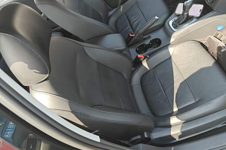 Used Volkswagen Sagitar 2014 Revised Version 1.4TSI Automatic Luxury Edition Right Front Seat