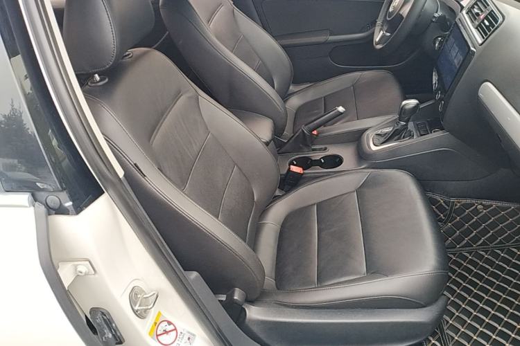 Used Volkswagen Sagitar 2014 1.6L Automatic Comfort Model Right Front Seat