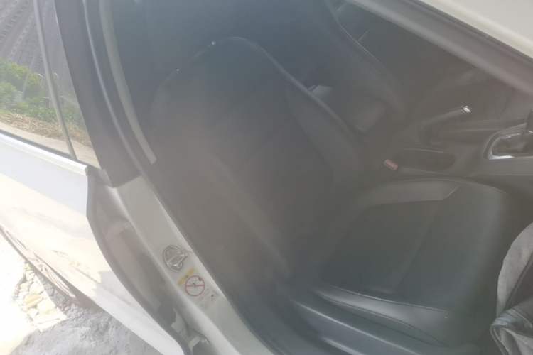 Used Volkswagen Sagitar 2014 Revised Version 1.4TSI Automatic Luxury Edition Right Front Seat