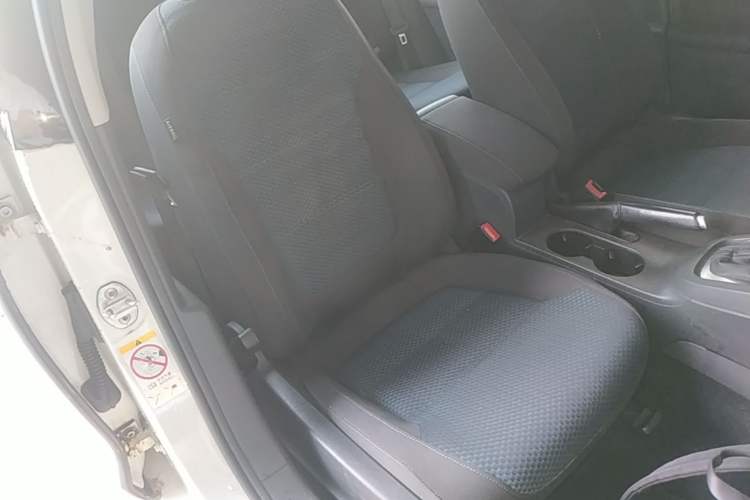 Used Volkswagen Sagitar 2014 Revised 1.4TSI BlueMotion Edition Right Front Seat