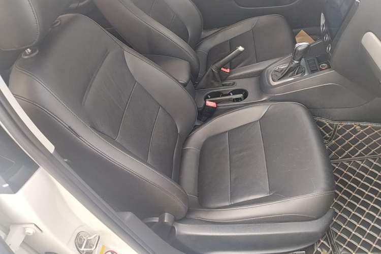 Used Volkswagen Sagitar 2014 1.6L Automatic Comfort Model Right Front Seat