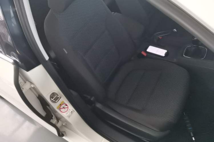 Used Volkswagen Sagitar 2014 Revised Version 1.6L Manual Leading Edition Right Front Seat