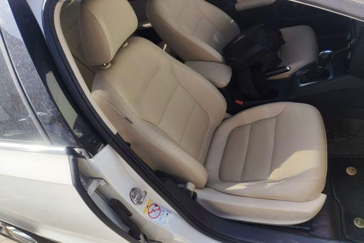 Used Volkswagen Sagitar 2014 Revised Version 1.6L Automatic Comfort Edition Right Front Seat