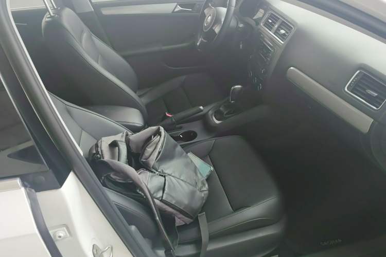 Used Volkswagen Sagitar 2014 Revised Version 1.6L Automatic Comfort Edition Right Front Seat