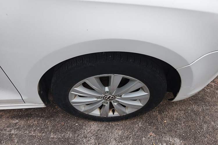 Used Volkswagen Sagitar 2014 Revised Version 1.4TSI Automatic Luxury Edition Right Front Wheel Hub