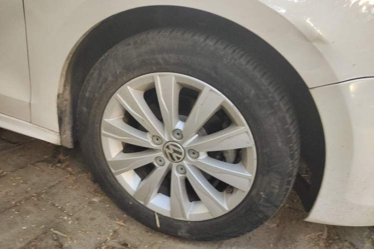 Used Volkswagen Sagitar 2014 Revised Version 1.6L Automatic Comfort Edition Right Front Wheel Hub
