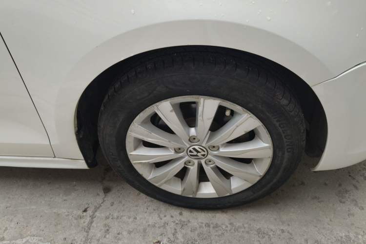 Used Volkswagen Sagitar 2014 Revised Version 1.6L Automatic Leading Edition Right Front Wheel Hub