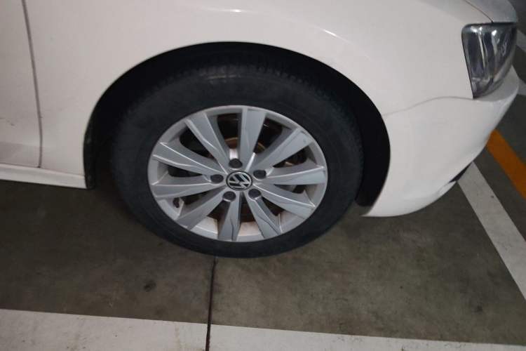 Used Volkswagen Sagitar 2014 Revised Version 1.6L Automatic Comfort Edition Right Front Wheel Hub