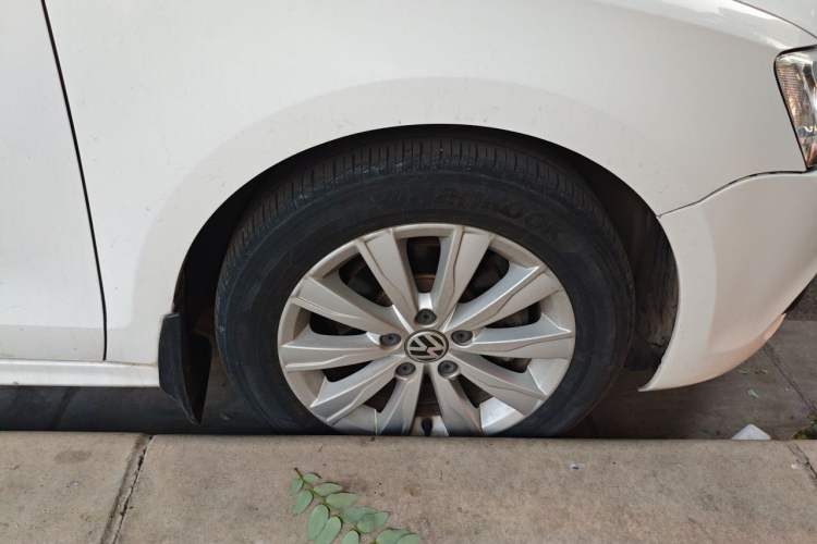 Used Volkswagen Sagitar 2014 Revised Version 1.6L Manual Leading Edition Right Front Wheel Hub