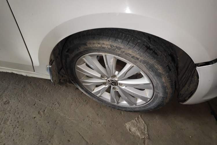 Used Volkswagen Sagitar 2014 Revised Version 1.4TSI Automatic Luxury Edition Right Front Wheel Hub