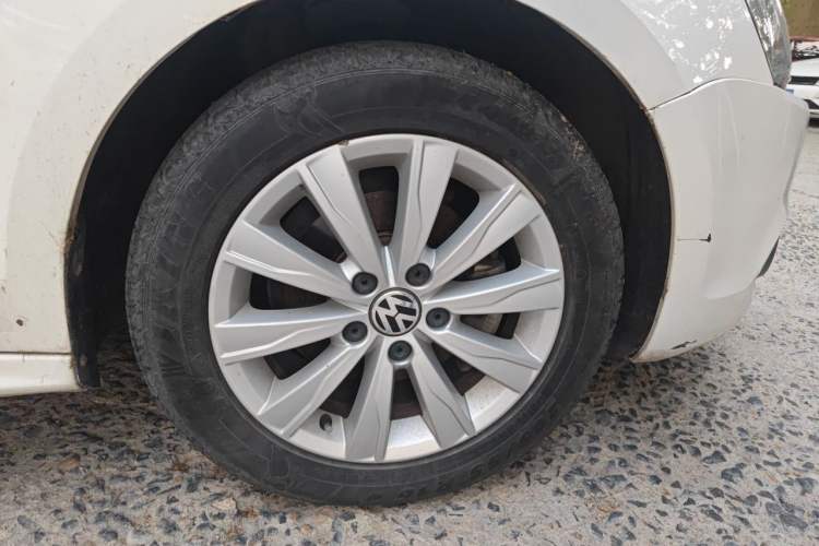 Used Volkswagen Sagitar 2014 Revised Version 1.6L Automatic Leading Edition Right Front Wheel Hub