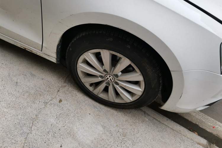 Used Volkswagen Sagitar 2014 Revised Version 1.6L Manual Leading Edition Right Front Wheel Hub