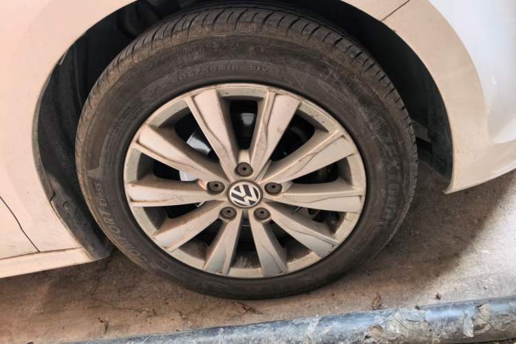 Used Volkswagen Sagitar 2014 Revised Version 1.6L Manual Comfort Edition Right Front Wheel Hub