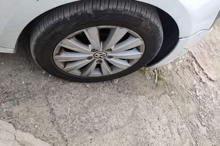 Used Volkswagen Sagitar 2014 Revised Version 1.6L Automatic Comfort Edition Right Front Wheel Hub