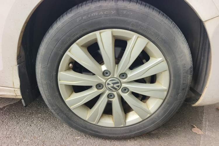 Used Volkswagen Sagitar 2014 Revised Version 1.6L Automatic Leading Edition Right Front Wheel Hub
