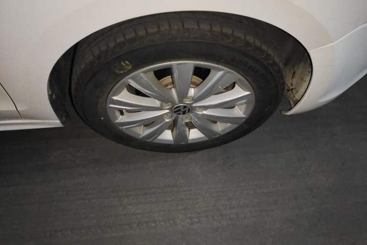 Used Volkswagen Sagitar 2014 Revised Version 1.6L Automatic Comfort Edition Right Front Wheel Hub
