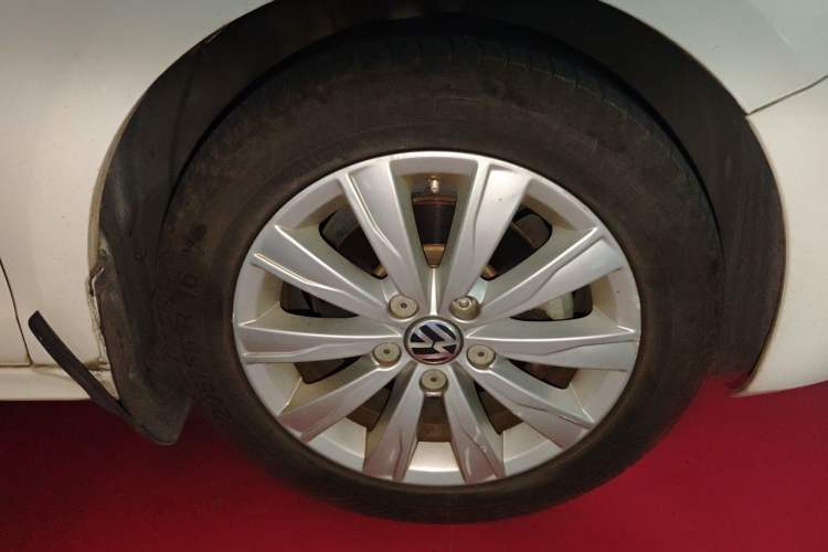 Used Volkswagen Sagitar 2014 Revised Version 1.6L Automatic Comfort Edition Right Front Wheel Hub