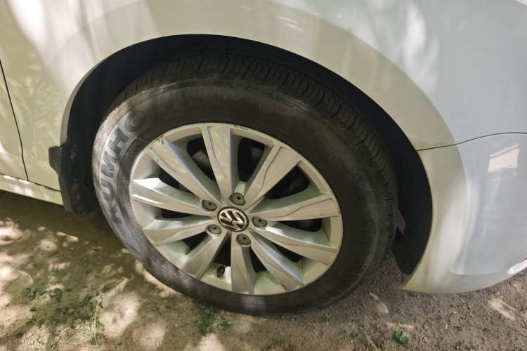 Used Volkswagen Sagitar 2014 Revised Version 1.4TSI Automatic Luxury Edition Right Front Wheel Hub