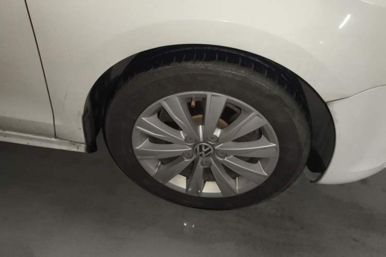 Used Volkswagen Sagitar 2014 Revised Version 1.6L Automatic Comfort Edition Right Front Wheel Hub
