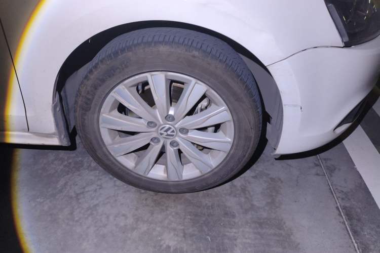 Used Volkswagen Sagitar 2014 Revised Version 1.4TSI Automatic Luxury Edition Right Front Wheel Hub