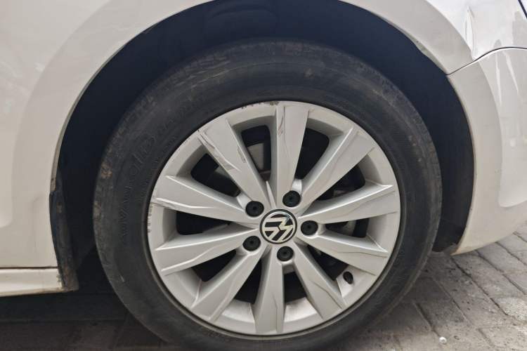 Used Volkswagen Sagitar 2014 Revised Version 1.6L Manual Comfort Edition Right Front Wheel Hub