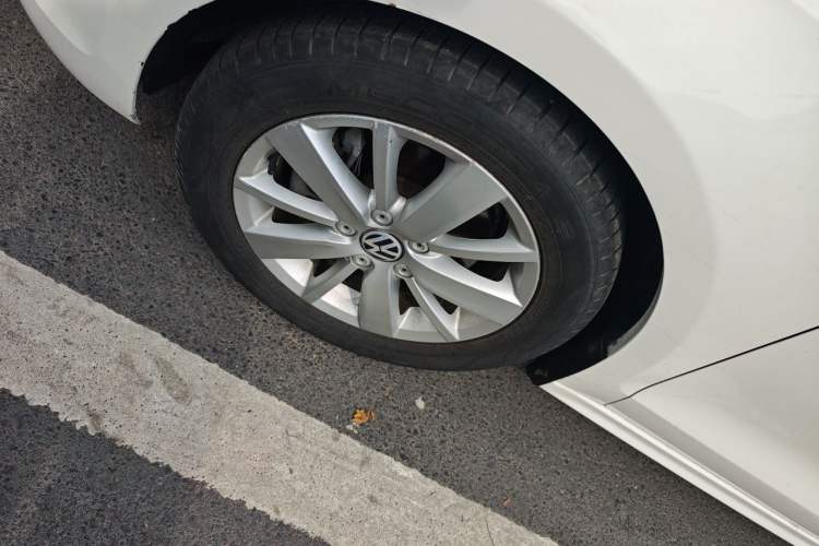 Used Volkswagen Sagitar 2014 Revised Version 1.4TSI Automatic Fashion Edition Right Front Wheel Hub