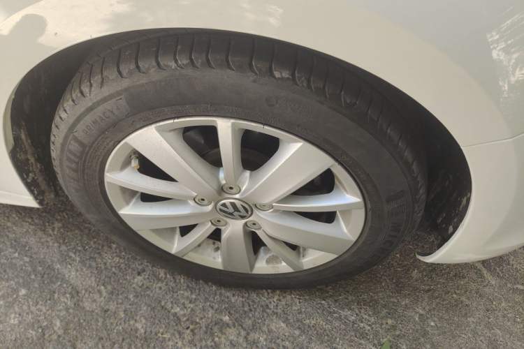Used Volkswagen Sagitar 2014 1.6L Automatic Fashion Model Right Front Wheel Hub