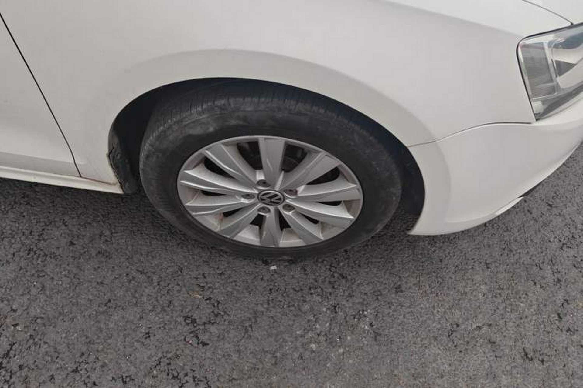 Used Volkswagen Sagitar 2014 1.6L Manual Comfort Model Right Front Wheel Hub