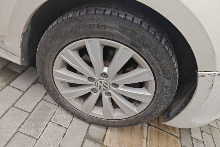 Used Volkswagen Sagitar 2014 Revised Version 1.6L Automatic Comfort Edition Right Front Wheel Hub