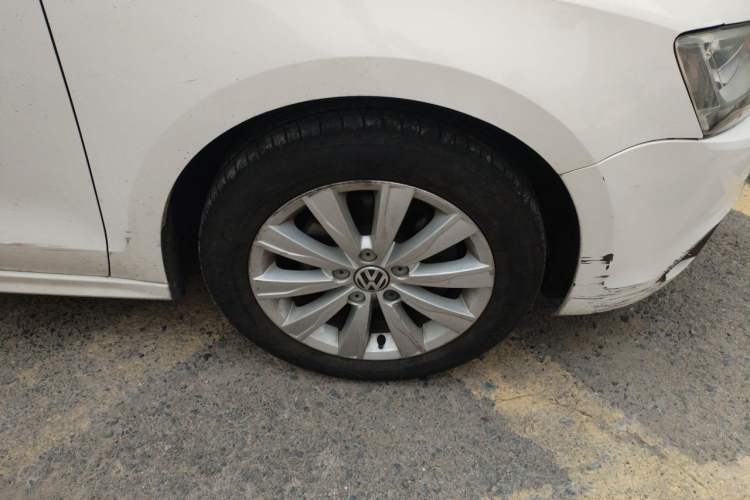 Used Volkswagen Sagitar 2014 Revised Version 1.4TSI Automatic Luxury Edition Right Front Wheel Hub