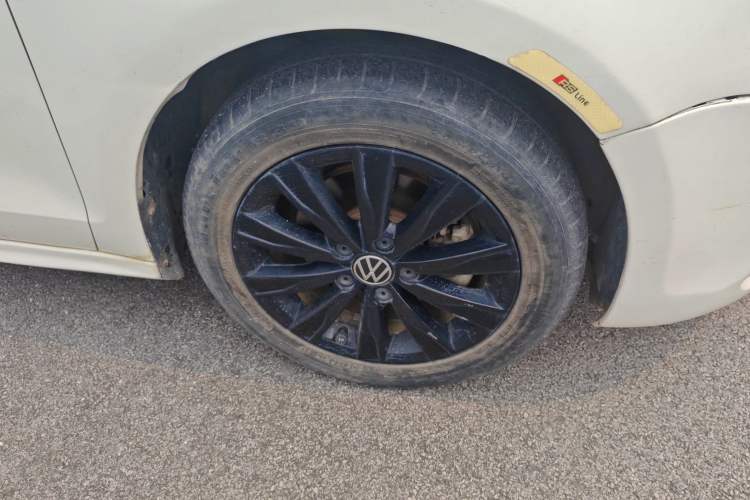 Used Volkswagen Sagitar 2014 1.4TSI Automatic Luxury Model Right Front Wheel Hub