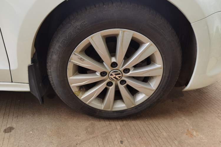 Used Volkswagen Sagitar 2014 Revised Version 1.6L Manual Leading Edition Right Front Wheel Hub