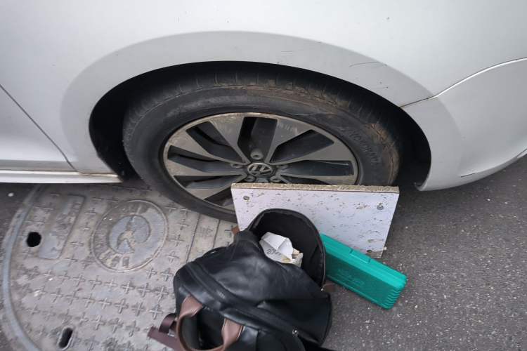 Used Volkswagen Sagitar 2014 1.4TSI BlueMotion Edition Right Front Wheel Hub