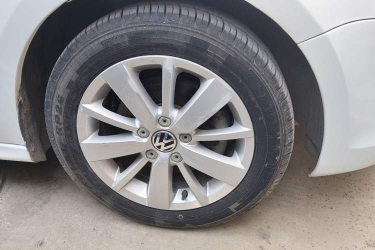 Used Volkswagen Sagitar 2014 Revised Version 1.4TSI Automatic Fashion Edition Right Front Wheel Hub