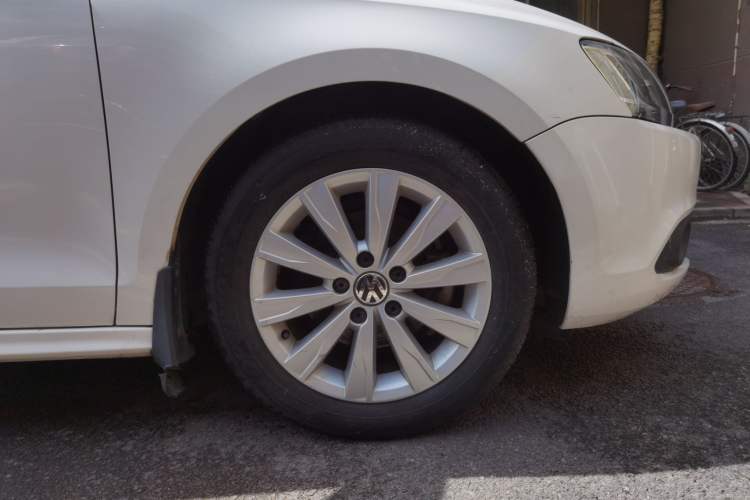 Used Volkswagen Sagitar 2014 Revised Version 1.6L Manual Leading Edition Right Front Wheel Hub