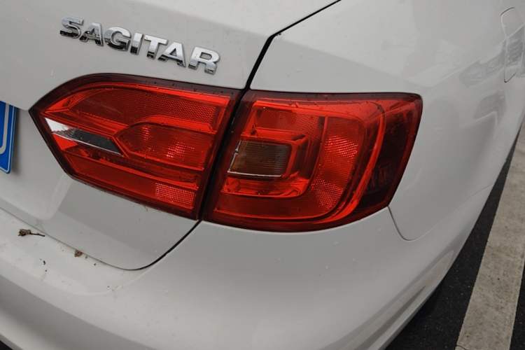 Used Volkswagen Sagitar 2014 Revised Version 1.6L Automatic Leading Edition Right Rear Taillight