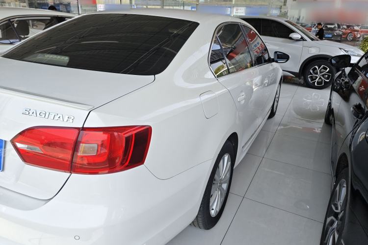 Used Volkswagen Sagitar 2014 Revised Version 1.6L Automatic Comfort Edition Right Rear Taillight
