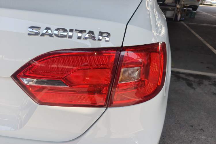Used Volkswagen Sagitar 2014 Revised Version 1.6L Automatic Leading Edition Right Rear Taillight