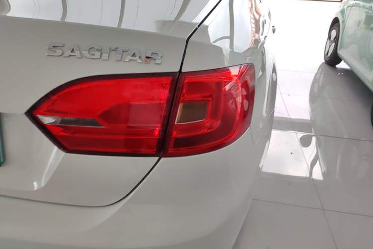 Used Volkswagen Sagitar 2014 Revised Version 1.6L Automatic Comfort Edition Right Rear Taillight