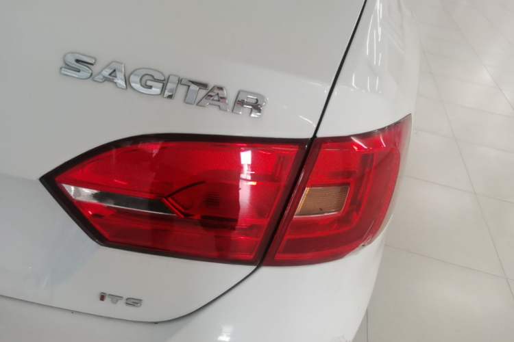 Used Volkswagen Sagitar 2014 Revised Version 1.4TSI Automatic Fashion Edition Right Rear Taillight